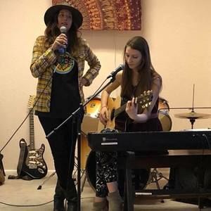 Meet your Posher, Courtney